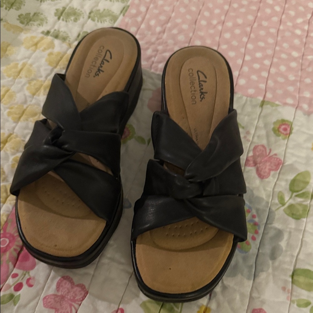 Clarks Women's Black and Tan Sandals